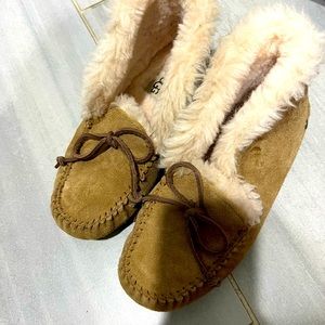 Ugg Big kids size 4